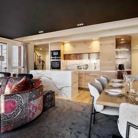Luxurious With Ski-in And Out Access In Centre Apartment