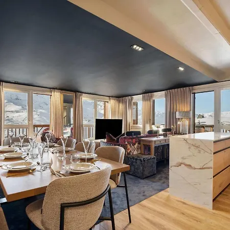 Luxurious With Ski-in And Out Access In Centre