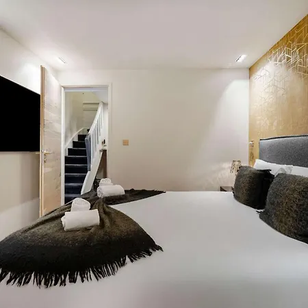 Luxurious With Ski-in And Out Access In Centre Apartment *