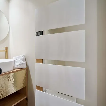 Luxurious With Ski-in And Out Access In Centre Apartment *