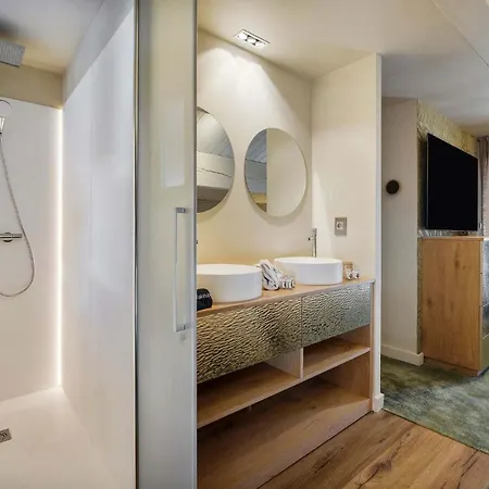 Luxurious With Ski-in And Out Access In Centre Toulouse